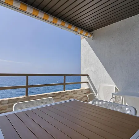 Apartment El Rompeolas *